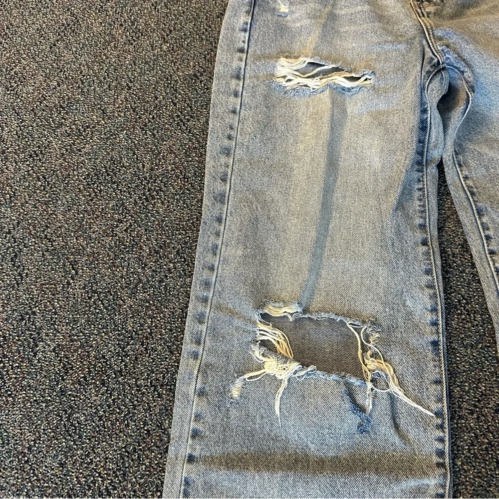 Hidden Ripped Jeans - Picture 2 of 5